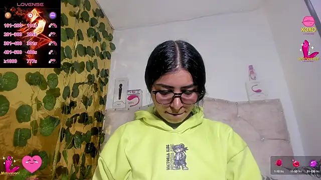 cristalconnorr online show from October 2025 04:22:02 PM