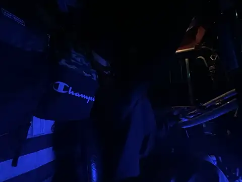 Snapshot of XMeF10 chatting on November 2025 09:45:02 AM XMeF10 online show from November 2025 09:45:02 AM