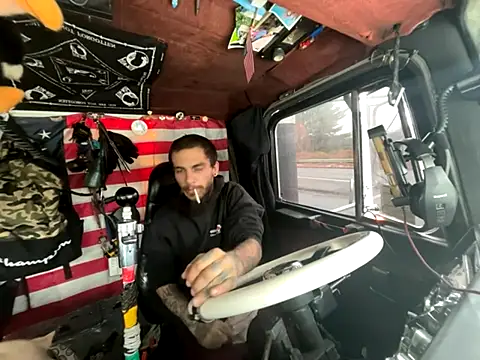 Snapshot of XMeF10 chatting on December 2025 07:45:01 PM XMeF10 online show from December 2025 07:45:01 PM