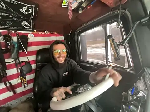 Snapshot of XMeF10 chatting on December 2025 02:49:02 PM XMeF10 online show from December 2025 02:49:02 PM