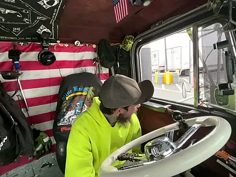 Snapshot of XMeF10 chatting on January 2026 05:05:02 PM XMeF10 online show from January 2026 05:05:02 PM