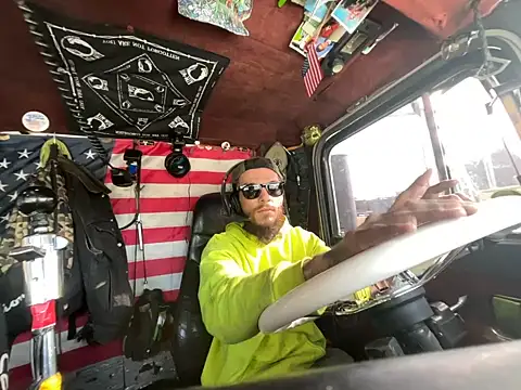 Snapshot of XMeF10 chatting on January 2026 03:59:02 PM XMeF10 online show from January 2026 03:59:02 PM