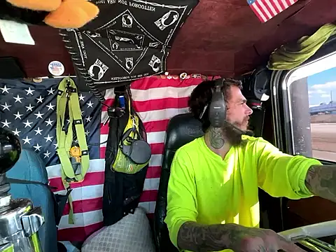 Snapshot of XMeF10 chatting on January 2026 06:12:01 PM XMeF10 online show from January 2026 06:12:01 PM