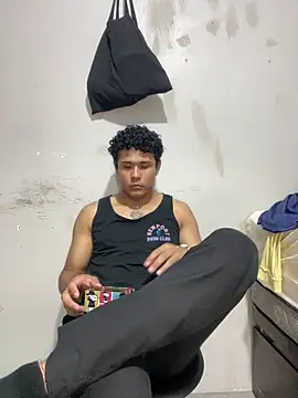 Brencuz online show from September 2025 01:45:01 AM