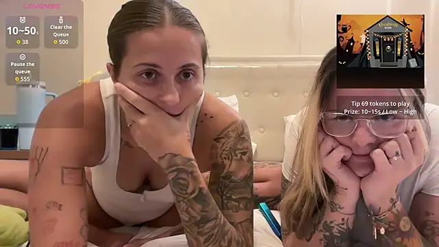 Snapshot of Sexyyduoxx chatting on October 2025 07:02:01 PM Sexyyduoxx online show from October 2025 07:02:01 PM