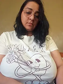 paulinaDiaz1 online show from April 2026 04:53:02 PM