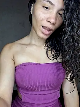 Snapshot of HelenHoltz chatting on September 2025 02:45:02 PM HelenHoltz online show from September 2025 02:45:02 PM