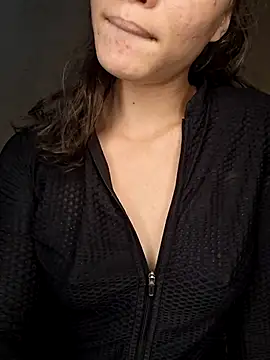 Snapshot of HelenHoltz chatting on September 2025 03:26:01 PM HelenHoltz online show from September 2025 03:26:01 PM