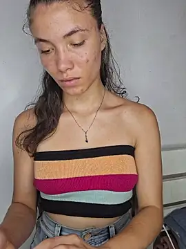 HelenHoltz online show from December 2025 01:43:02 PM