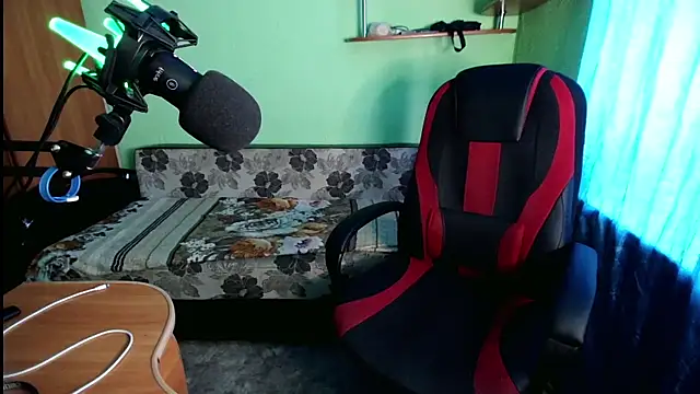 Snapshot of fameboyboo chatting on November 2025 07:30:01 AM fameboyboo online show from November 2025 07:30:01 AM