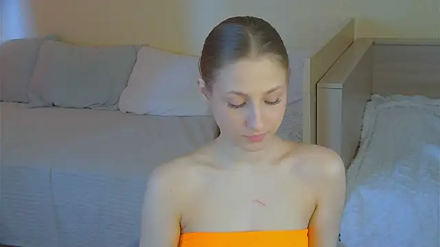 BritneyCruze online show from April 2026 09:37:01 AM