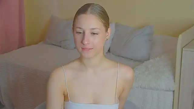 Snapshot of BritneyCruze chatting on October 2025 09:21:02 AM BritneyCruze online show from October 2025 09:21:02 AM