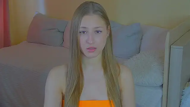 Snapshot of BritneyCruze chatting on October 2025 09:39:01 AM BritneyCruze online show from October 2025 09:39:01 AM