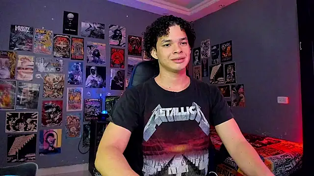 Snapshot of soy_ian_ chatting on December 2024 12:43:02 AM soy ian online show from December 2024 12:43:02 AM