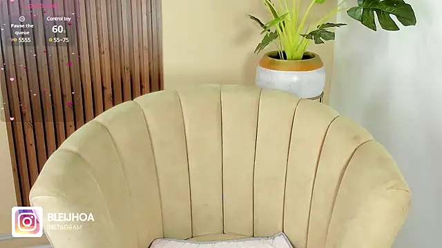 Snapshot of kenayfox chatting on February 2025 05:05:01 AM kenayfox online show from February 2025 05:05:01 AM