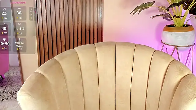 Snapshot of kenayfox chatting on February 2025 05:30:02 AM kenayfox online show from February 2025 05:30:02 AM