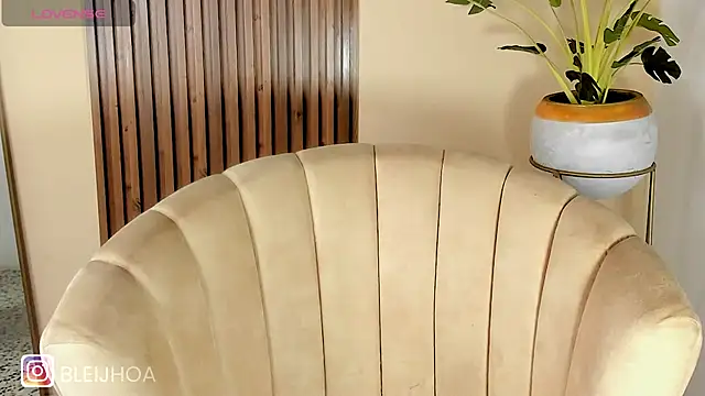 Snapshot of kenayfox chatting on March 2025 05:21:02 AM kenayfox online show from March 2025 05:21:02 AM