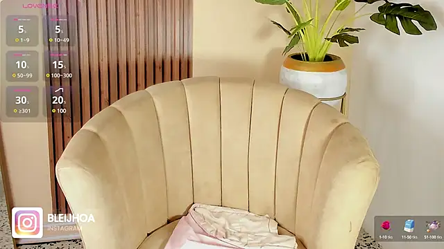 Snapshot of kenayfox chatting on February 2025 08:52:02 AM kenayfox online show from February 2025 08:52:02 AM