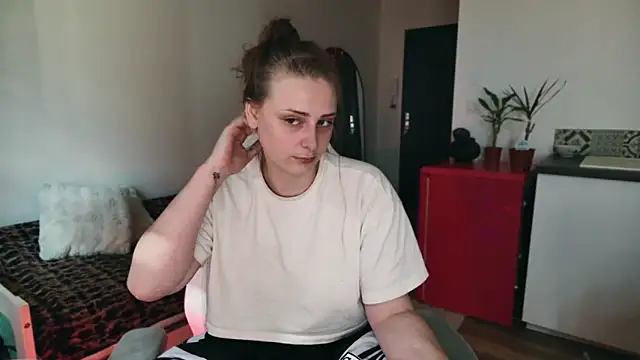 Snapshot of ce_leste__ chatting on May 2026 12:55:01 PM ce leste online show from May 2026 12:55:01 PM