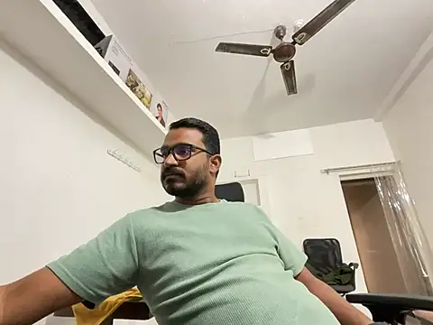 real meet girl finding in online show from December 2024 10:41:01 AM