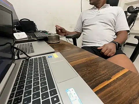 real meet girl finding in online show from October 2025 07:21:01 AM