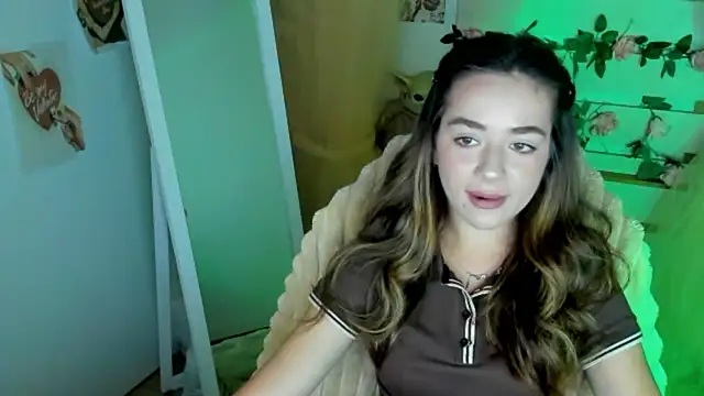 Snapshot of Bella_XO chatting on June 2026 06:33:01 AM Bella XO online show from June 2026 06:33:01 AM
