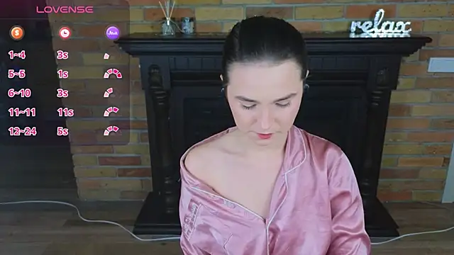 Ellie Sunset online show from February 2026 03:00:01 PM