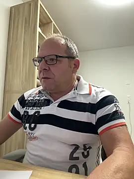 Snapshot of coupleLatinaLovers chatting on October 2025 05:16:02 AM coupleLatinaLovers online show from October 2025 05:16:02 AM