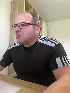 coupleLatinaLovers online show from February 2026 11:11:02 AM