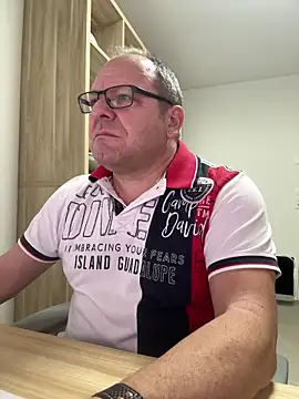 coupleLatinaLovers online show from December 2025 06:23:01 AM