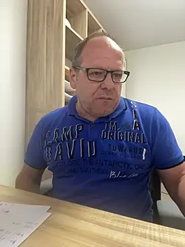 coupleLatinaLovers online show from April 2026 07:25:01 AM