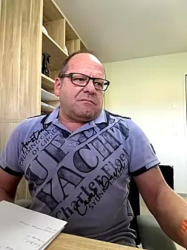 Snapshot of coupleLatinaLovers chatting on October 2025 10:25:01 AM coupleLatinaLovers online show from October 2025 10:25:01 AM