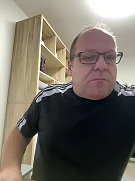 coupleLatinaLovers online show from October 2025 05:41:01 AM