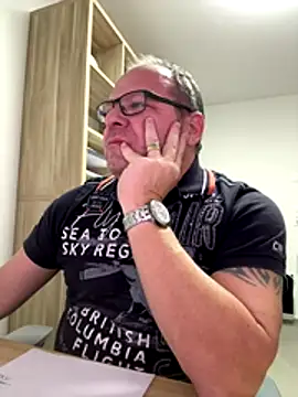 coupleLatinaLovers online show from November 2025 06:19:01 AM