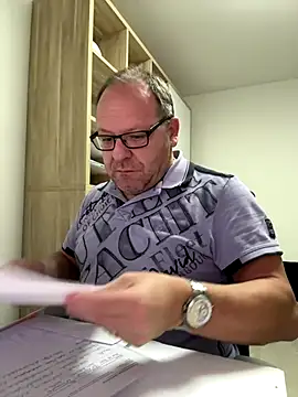 coupleLatinaLovers online show from November 2025 06:17:01 AM