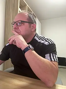 coupleLatinaLovers online show from February 2026 07:30:01 AM