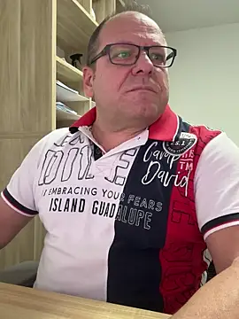 coupleLatinaLovers online show from December 2025 06:56:01 AM