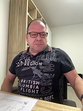 coupleLatinaLovers online show from February 2026 06:31:01 AM