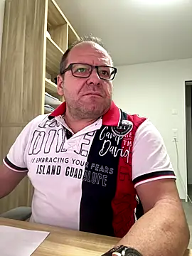 coupleLatinaLovers online show from December 2025 06:14:01 AM