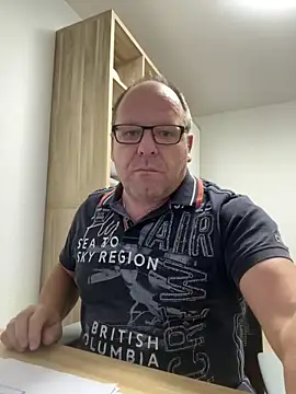 coupleLatinaLovers online show from October 2025 04:55:02 AM