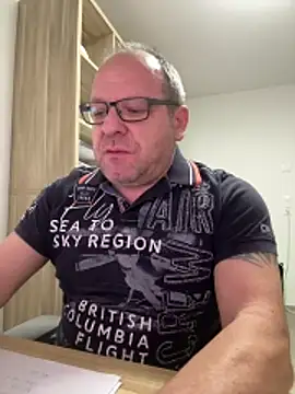 coupleLatinaLovers online show from November 2025 06:24:01 AM