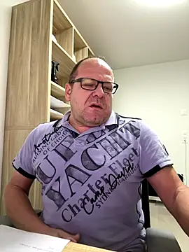 coupleLatinaLovers online show from October 2025 04:56:01 AM