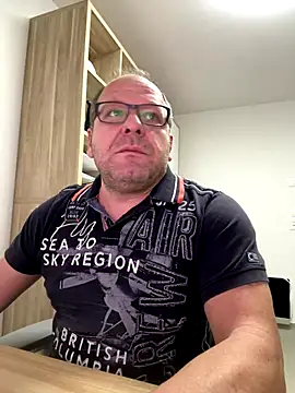 coupleLatinaLovers online show from October 2025 04:55:02 AM