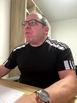 coupleLatinaLovers online show from January 2026 06:28:02 AM