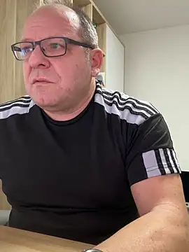 coupleLatinaLovers online show from February 2026 07:28:01 AM