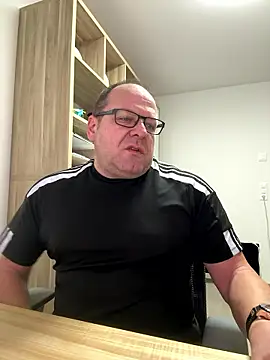 coupleLatinaLovers online show from January 2026 06:39:02 AM