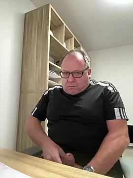 coupleLatinaLovers online show from February 2026 06:08:02 AM