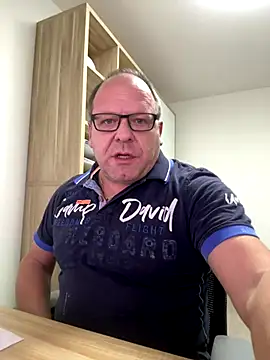 coupleLatinaLovers online show from November 2025 08:25:01 AM