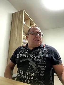 coupleLatinaLovers online show from November 2025 06:18:02 AM