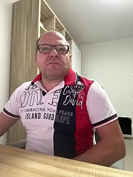 coupleLatinaLovers online show from November 2025 05:55:01 AM